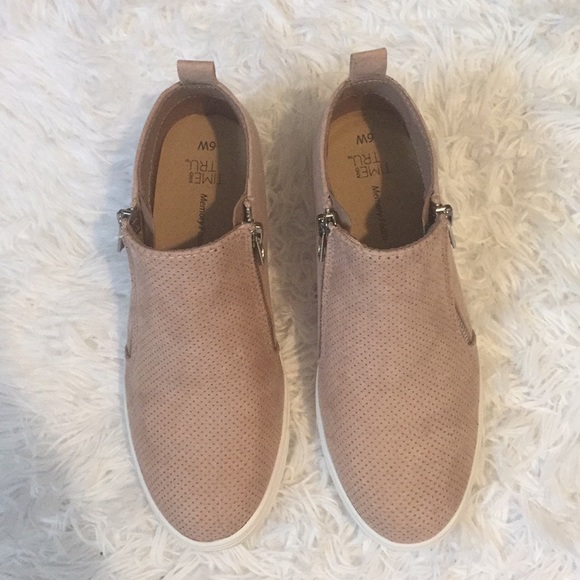 Shoes - Picture 2 of 6